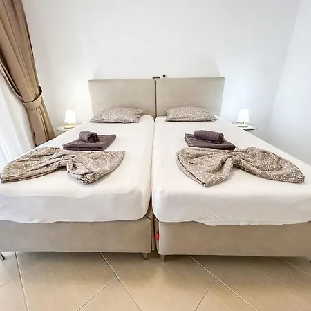 Adriatic Charm Haven E73 * Golem