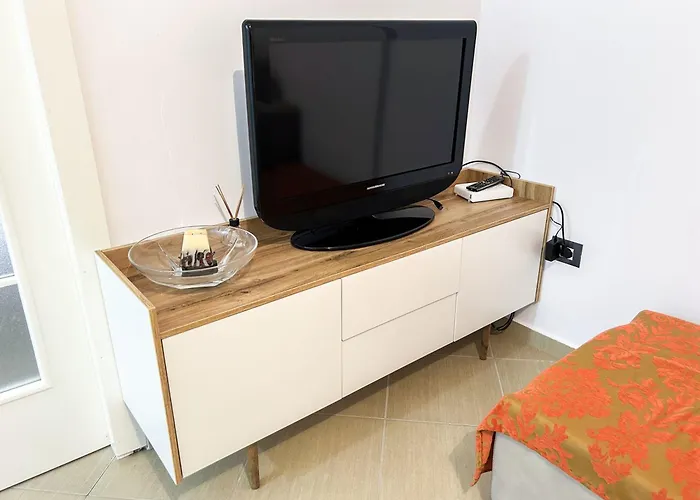 Adriatic Charm Haven E73 Golem (Tirana)